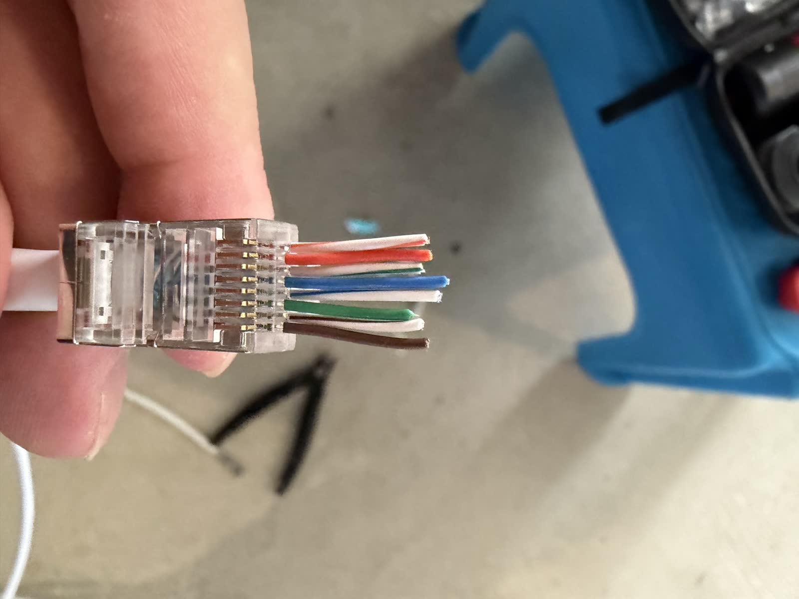 Sertissage de la prise RJ45.